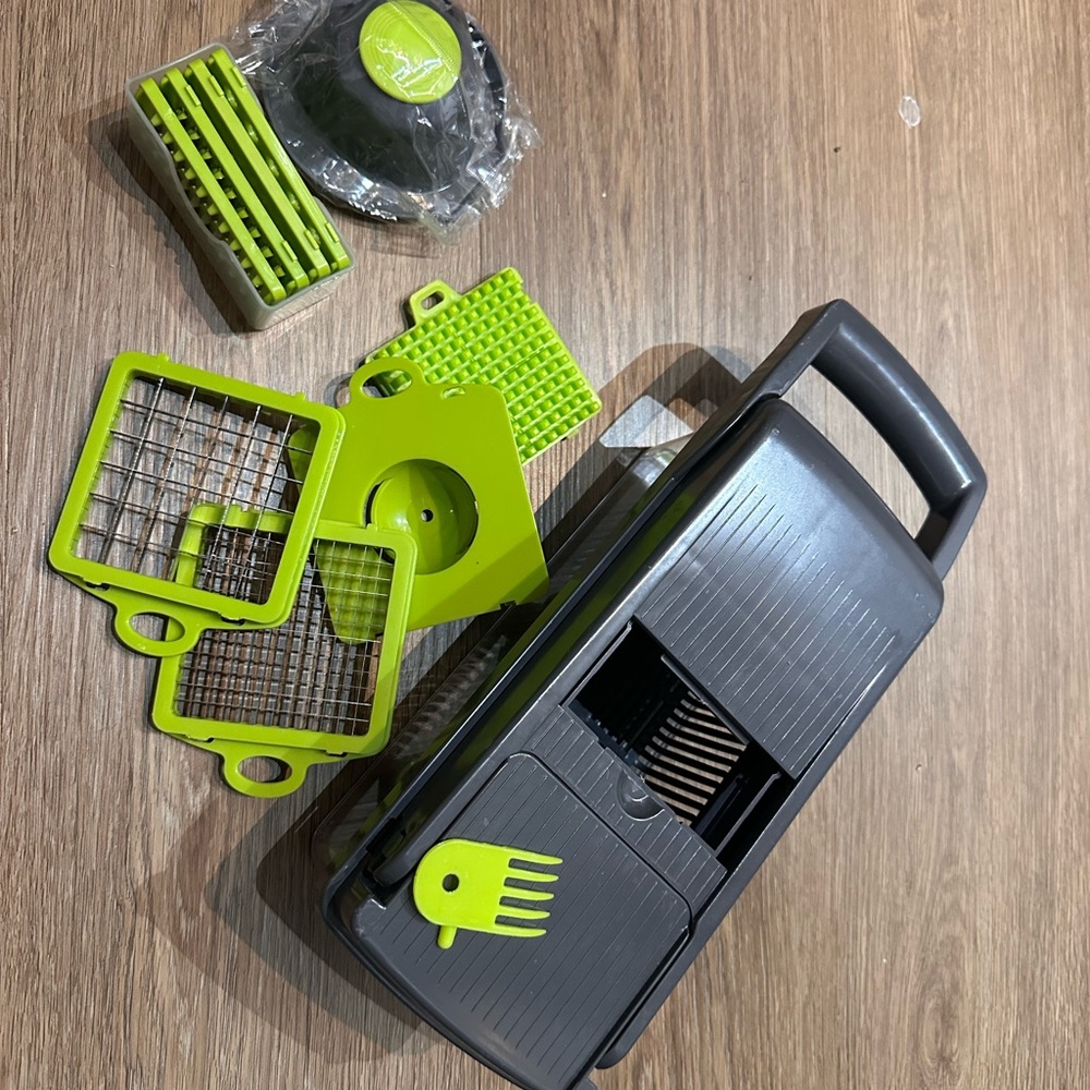 Green and Black Vegetable Chopper